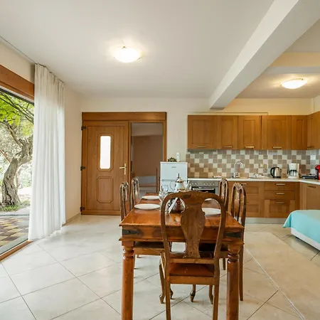 Apartment Ktima Dafnes *